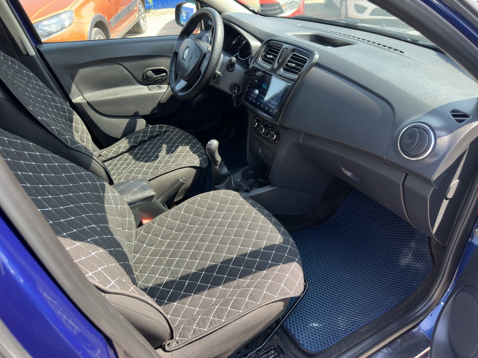Renault Logan II, 2017 год, 745 000 рублей, 3 фотография