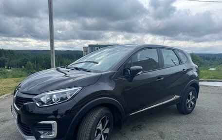 Renault Kaptur I рестайлинг, 2019 год, 1 800 000 рублей, 1 фотография