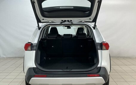 Toyota RAV4, 2024 год, 3 790 000 рублей, 7 фотография