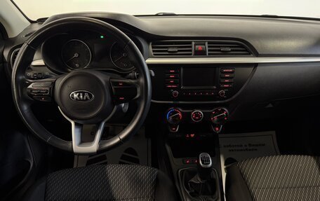 KIA Rio IV, 2018 год, 1 387 000 рублей, 6 фотография