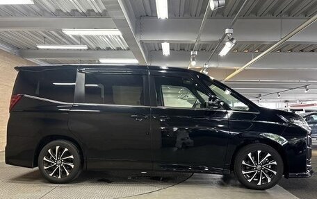 Toyota Noah, 2023 год, 3 137 055 рублей, 2 фотография