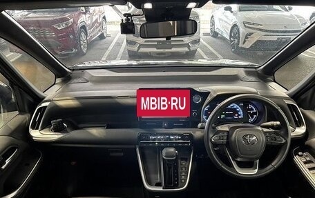 Toyota Noah, 2023 год, 3 137 055 рублей, 5 фотография