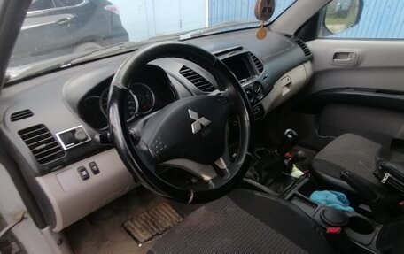 Mitsubishi L200 IV рестайлинг, 2010 год, 1 100 000 рублей, 5 фотография