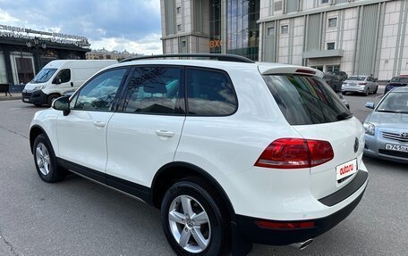 Volkswagen Touareg III, 2011 год, 1 740 000 рублей, 2 фотография