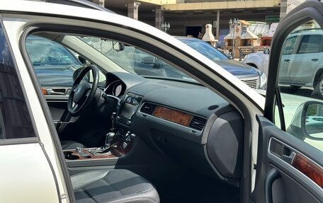 Volkswagen Touareg III, 2011 год, 1 740 000 рублей, 12 фотография