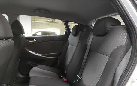 Hyundai Solaris II рестайлинг, 2013 год, 700 000 рублей, 18 фотография