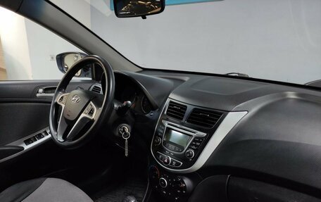 Hyundai Solaris II рестайлинг, 2013 год, 700 000 рублей, 17 фотография