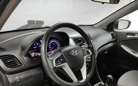 Hyundai Solaris II рестайлинг, 2013 год, 700 000 рублей, 20 фотография
