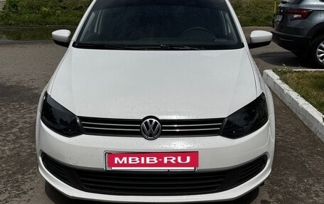 Volkswagen Polo VI (EU Market), 2011 год, 700 000 рублей, 2 фотография