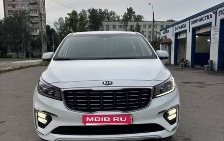KIA Carnival III, 2019 год, 2 800 000 рублей, 2 фотография