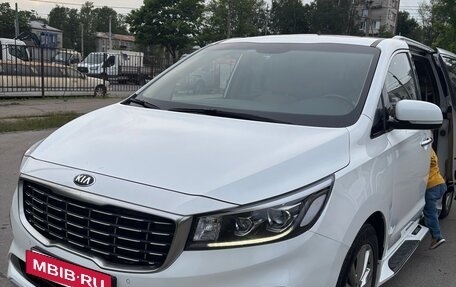KIA Carnival III, 2019 год, 2 800 000 рублей, 4 фотография