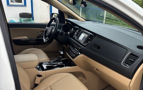 KIA Carnival III, 2019 год, 2 800 000 рублей, 11 фотография