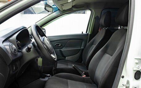 Renault Logan II, 2017 год, 550 000 рублей, 12 фотография