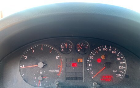 Audi A4, 2000 год, 300 000 рублей, 6 фотография