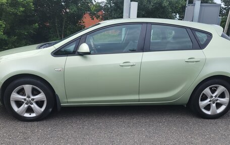 Opel Astra J, 2011 год, 780 000 рублей, 2 фотография