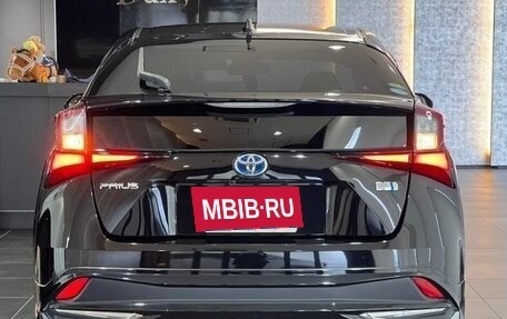 Toyota Prius IV XW50, 2021 год, 1 800 055 рублей, 3 фотография