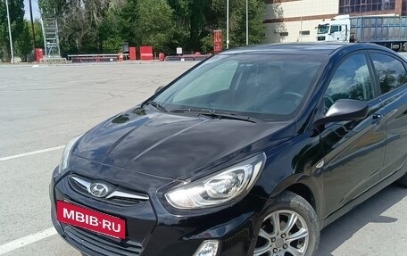 Hyundai Solaris II рестайлинг, 2011 год, 720 000 рублей, 2 фотография