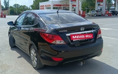 Hyundai Solaris II рестайлинг, 2011 год, 720 000 рублей, 3 фотография