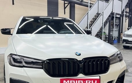 BMW 5 серия, 2021 год, 5 600 000 рублей, 3 фотография