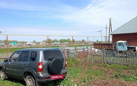 Chevrolet Niva I рестайлинг, 2011 год, 215 000 рублей, 2 фотография