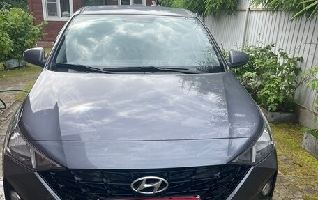 Hyundai Solaris II рестайлинг, 2021 год, 1 500 000 рублей, 1 фотография