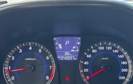 Hyundai Solaris II рестайлинг, 2012 год, 800 000 рублей, 17 фотография