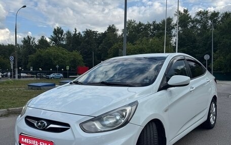 Hyundai Solaris II рестайлинг, 2012 год, 800 000 рублей, 8 фотография