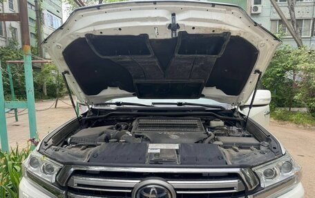 Toyota Land Cruiser 200, 2016 год, 5 550 000 рублей, 9 фотография