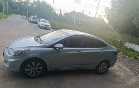 Hyundai Solaris II рестайлинг, 2012 год, 590 000 рублей, 3 фотография