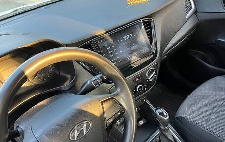 Hyundai Solaris II рестайлинг, 2018 год, 1 100 000 рублей, 13 фотография