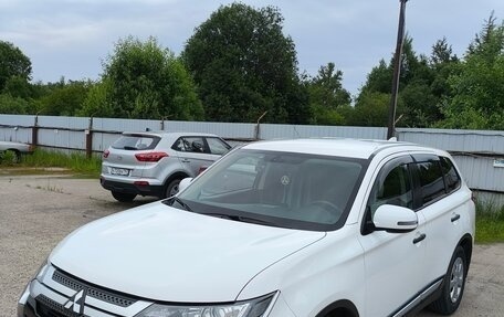 Mitsubishi Outlander III рестайлинг 3, 2019 год, 2 050 000 рублей, 2 фотография