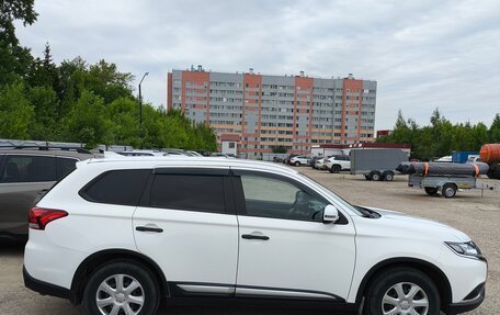 Mitsubishi Outlander III рестайлинг 3, 2019 год, 2 050 000 рублей, 6 фотография