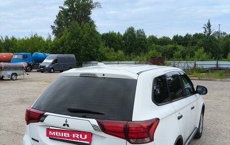 Mitsubishi Outlander III рестайлинг 3, 2019 год, 2 050 000 рублей, 5 фотография