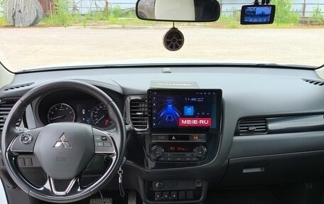 Mitsubishi Outlander III рестайлинг 3, 2019 год, 2 050 000 рублей, 9 фотография