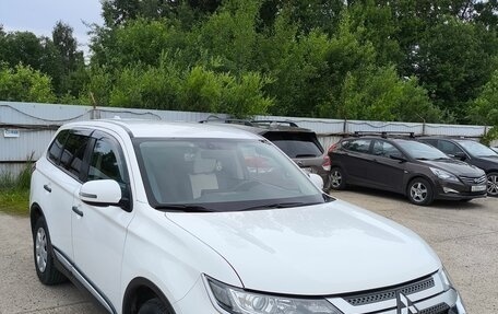 Mitsubishi Outlander III рестайлинг 3, 2019 год, 2 050 000 рублей, 7 фотография
