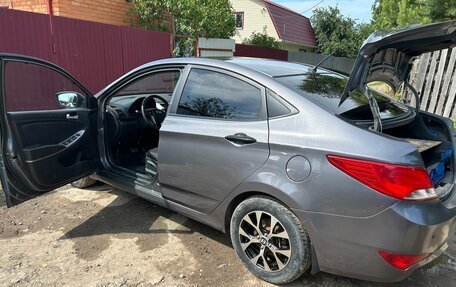 Hyundai Solaris II рестайлинг, 2015 год, 950 000 рублей, 4 фотография
