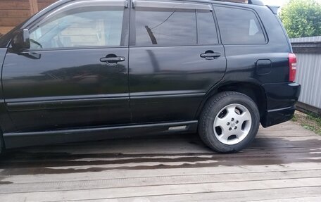 Toyota Kluger I, 2003 год, 1 000 000 рублей, 18 фотография
