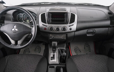 Mitsubishi L200 IV рестайлинг, 2014 год, 2 279 000 рублей, 11 фотография