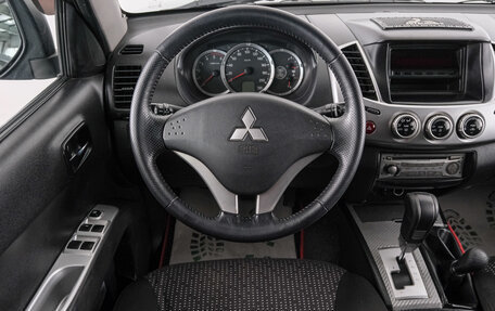 Mitsubishi L200 IV рестайлинг, 2014 год, 2 279 000 рублей, 15 фотография