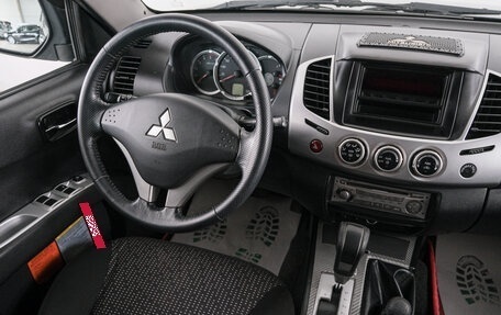 Mitsubishi L200 IV рестайлинг, 2014 год, 2 279 000 рублей, 10 фотография