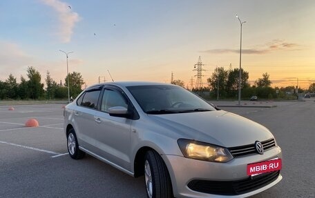 Volkswagen Polo VI (EU Market), 2011 год, 585 000 рублей, 2 фотография