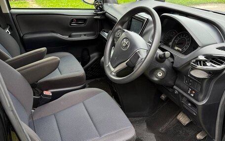 Toyota Voxy III, 2020 год, 2 300 000 рублей, 7 фотография