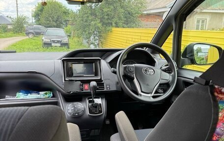 Toyota Voxy III, 2020 год, 2 300 000 рублей, 9 фотография