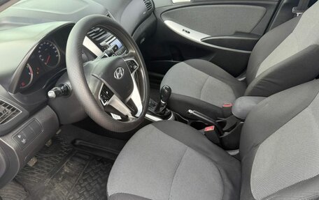 Hyundai Solaris II рестайлинг, 2013 год, 599 000 рублей, 16 фотография