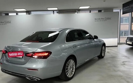 Mercedes-Benz E-Класс, 2022 год, 3 299 000 рублей, 4 фотография