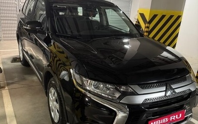 Mitsubishi Outlander III рестайлинг 3, 2019 год, 2 499 999 рублей, 1 фотография