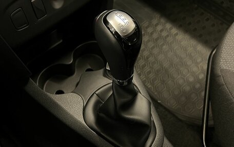 Renault Logan II, 2018 год, 949 000 рублей, 17 фотография