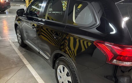 Mitsubishi Outlander III рестайлинг 3, 2019 год, 2 499 999 рублей, 6 фотография