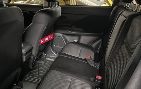 Mitsubishi Outlander III рестайлинг 3, 2019 год, 2 499 999 рублей, 9 фотография
