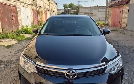 Toyota Camry, 2017 год, 2 600 000 рублей, 2 фотография